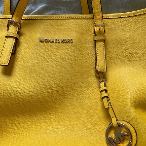 Michael Kors Jet Set Saffiano Tote Yellow - Picture 2 of 9
